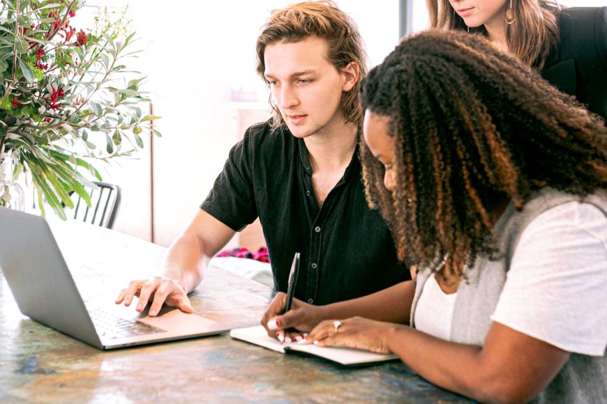 Can International students get a loan to finance their studies in the UK?