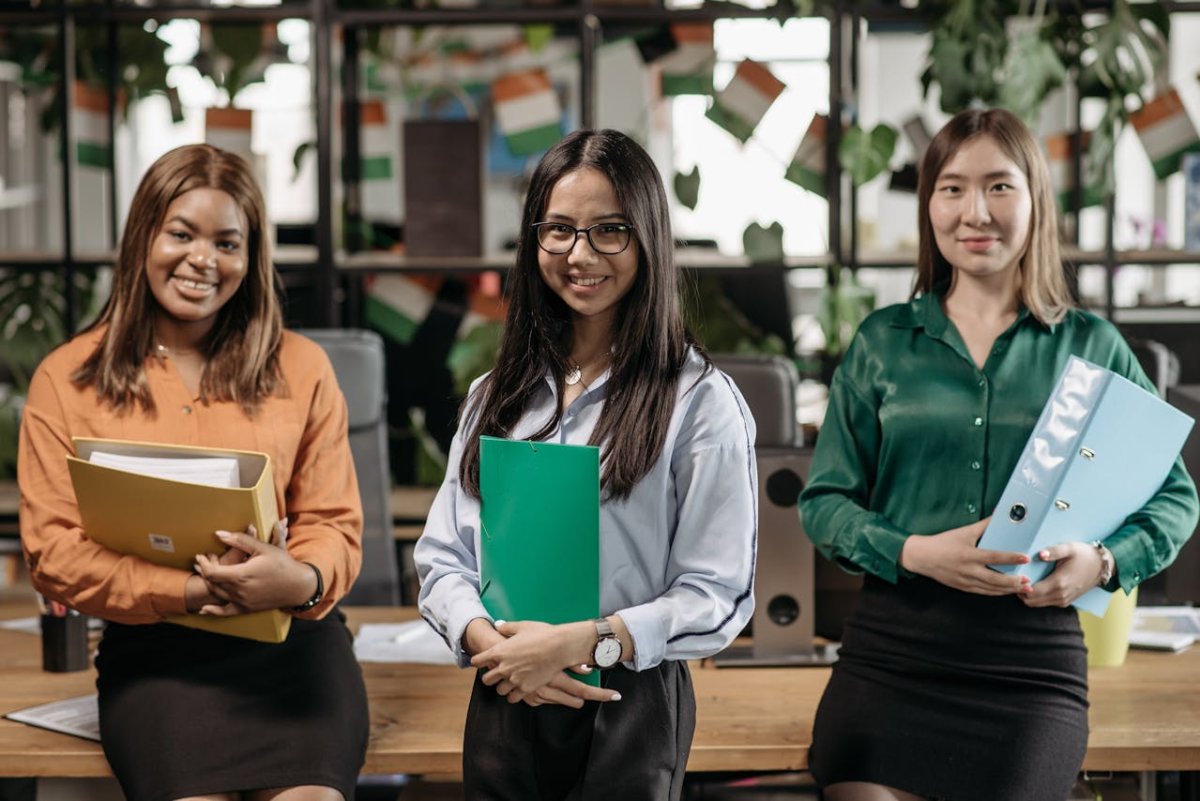 The Holiday Dilemma No One Talks About: Should International Students Go Home for Internships or Stay Abroad to Work Full Time?